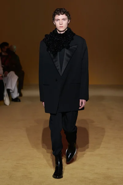 Look 16